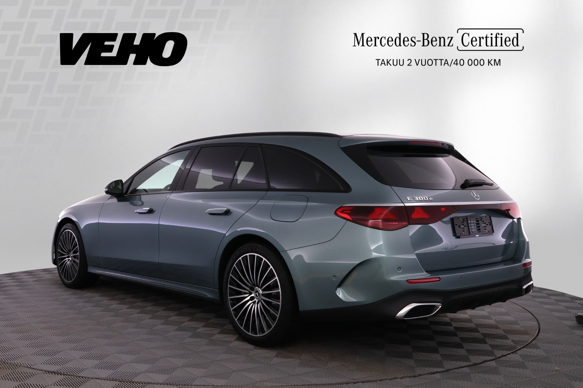 Mercedes-Benz E 300 e T A AMG 2024, photo 3/31