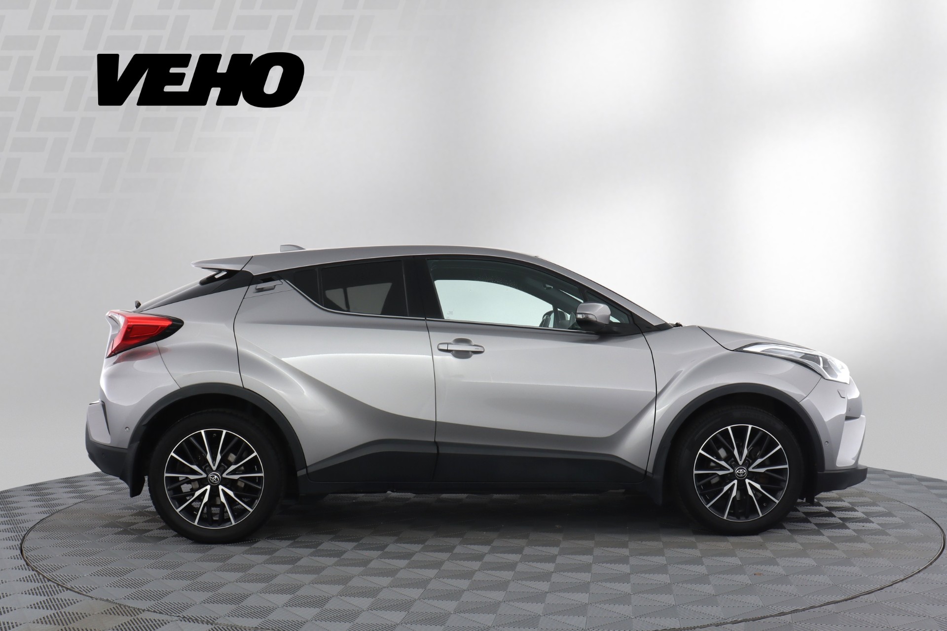Toyota C-HR 2017, photo 6/27