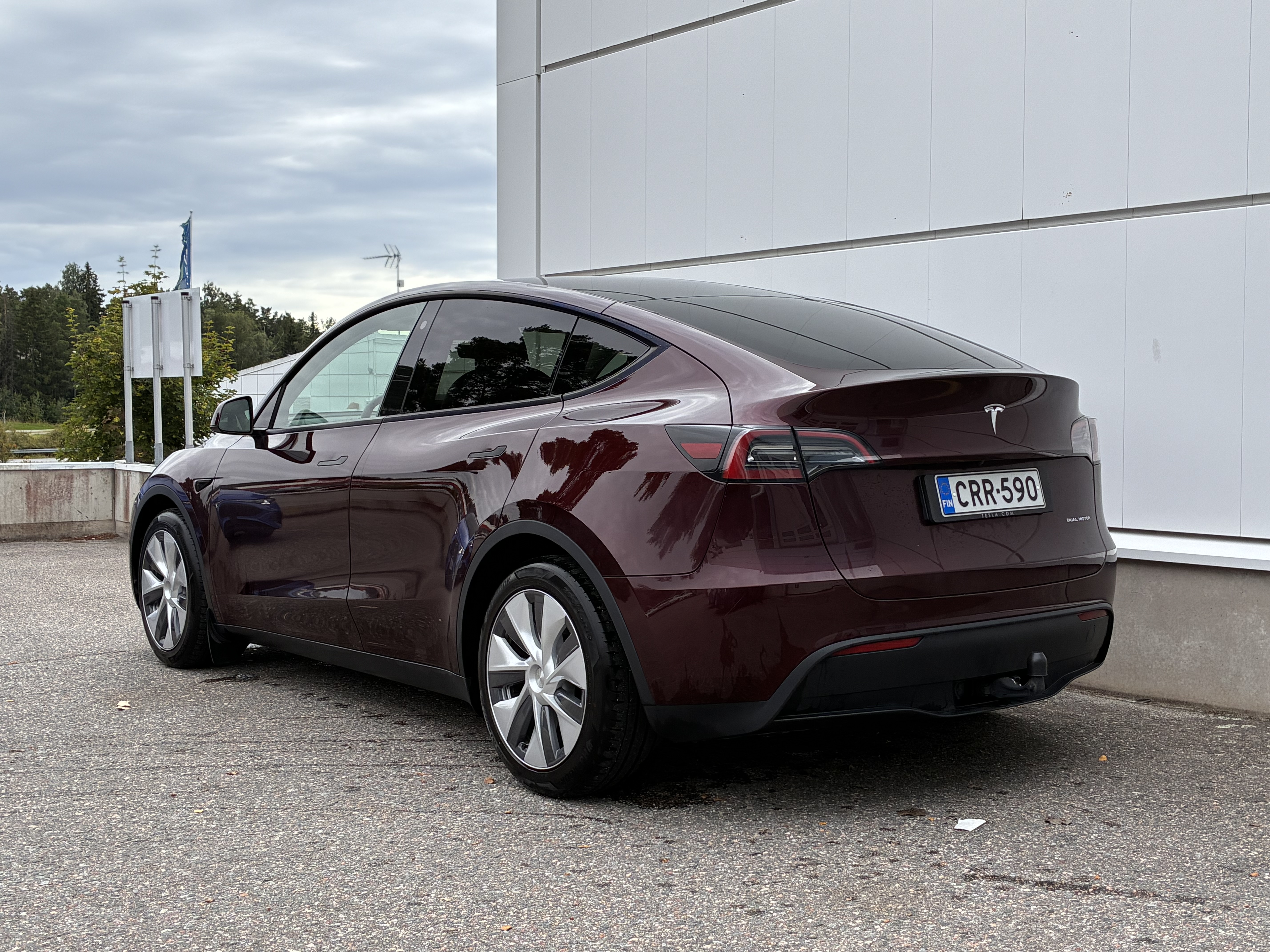 Tesla Model Y Long Range 2023, photo 2/8