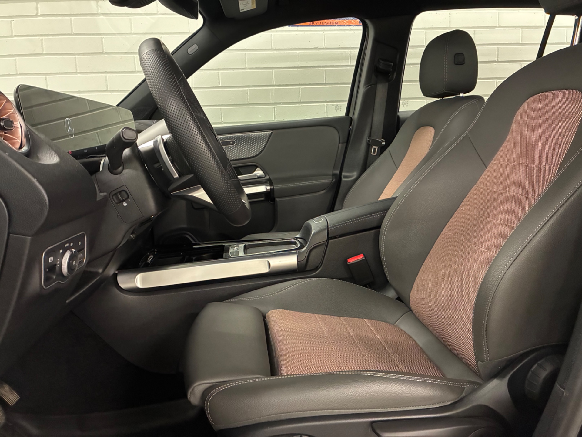 Mercedes-Benz EQB 250+ Business Edition 2025, kuva 4/4