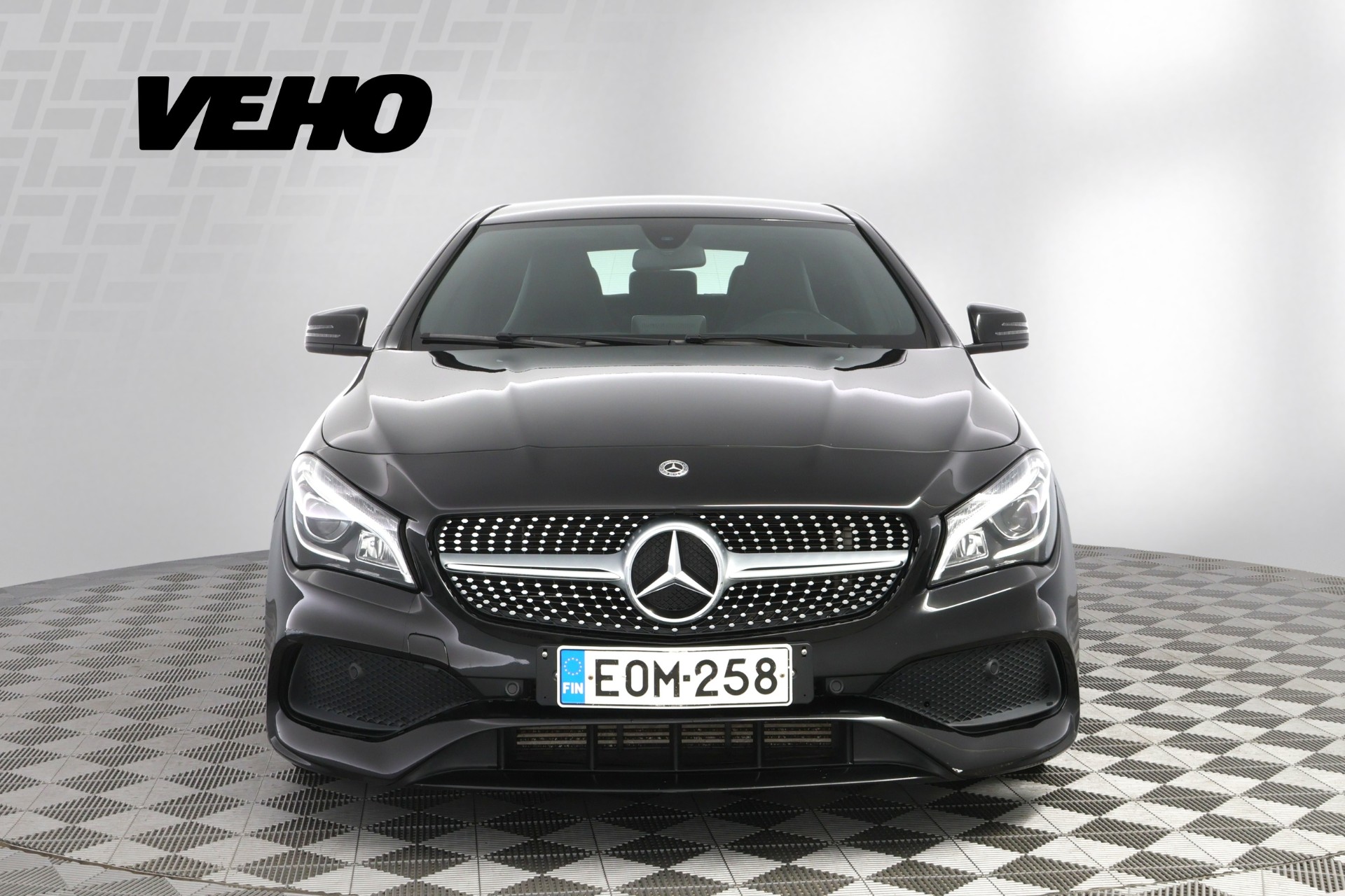 Mercedes-Benz CLA 180 A Business AMG 2017, photo 4/32