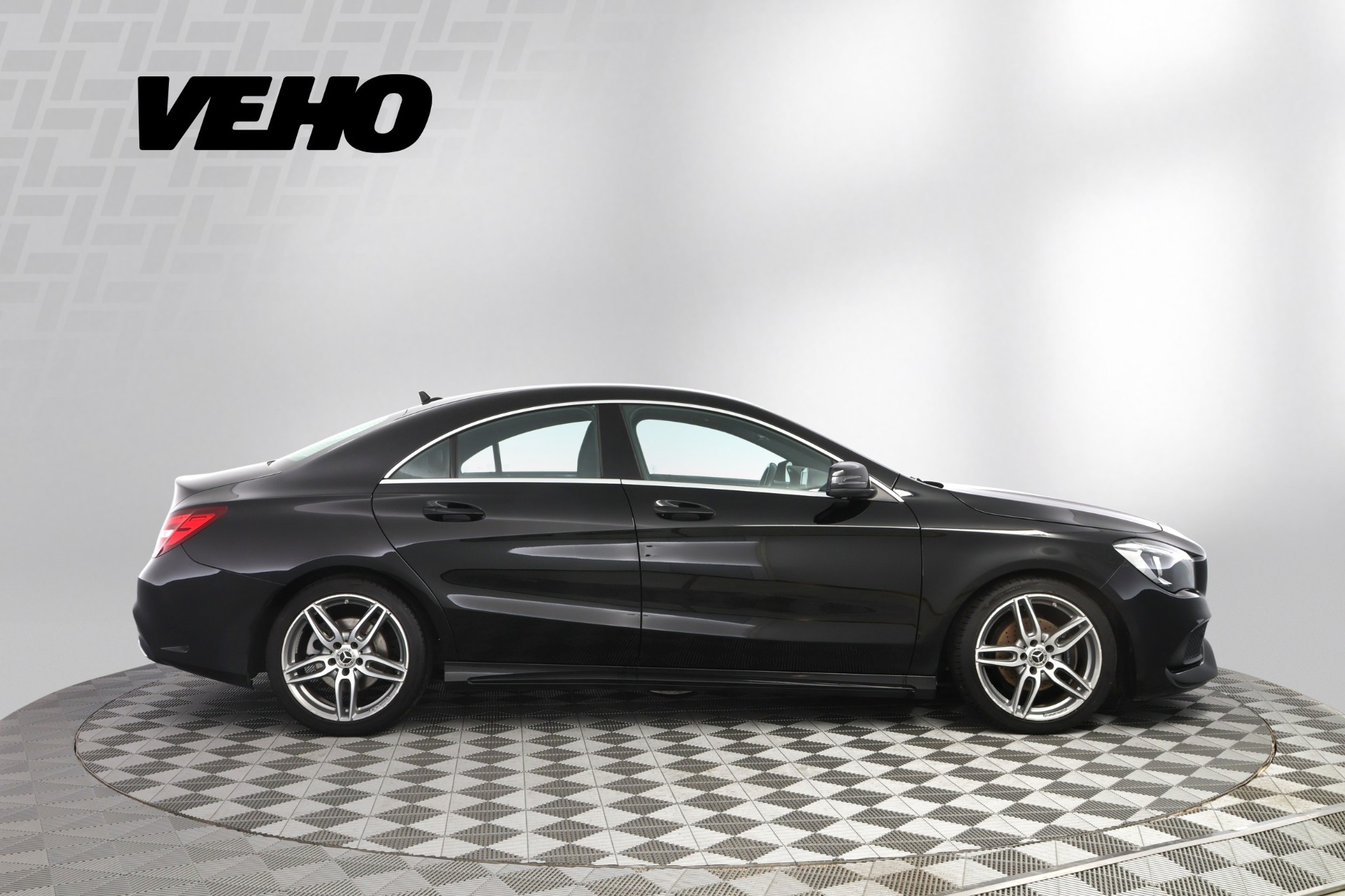 Mercedes-Benz CLA 180 A Business AMG 2017, photo 3/32