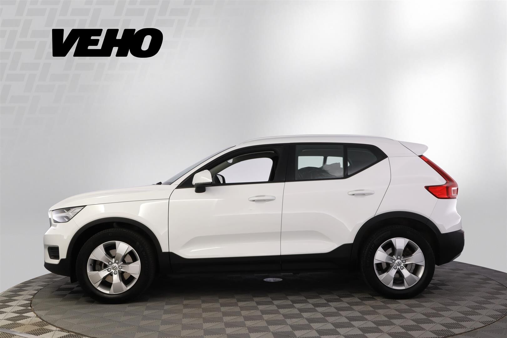 Volvo XC40 B4 MHEV Business Edition aut 2021, bild 2/37