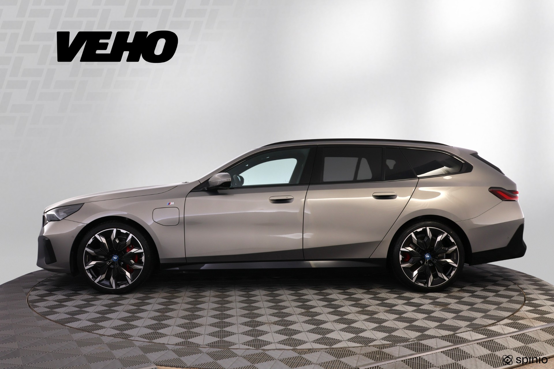 BMW 550 2024, kuva 2/39