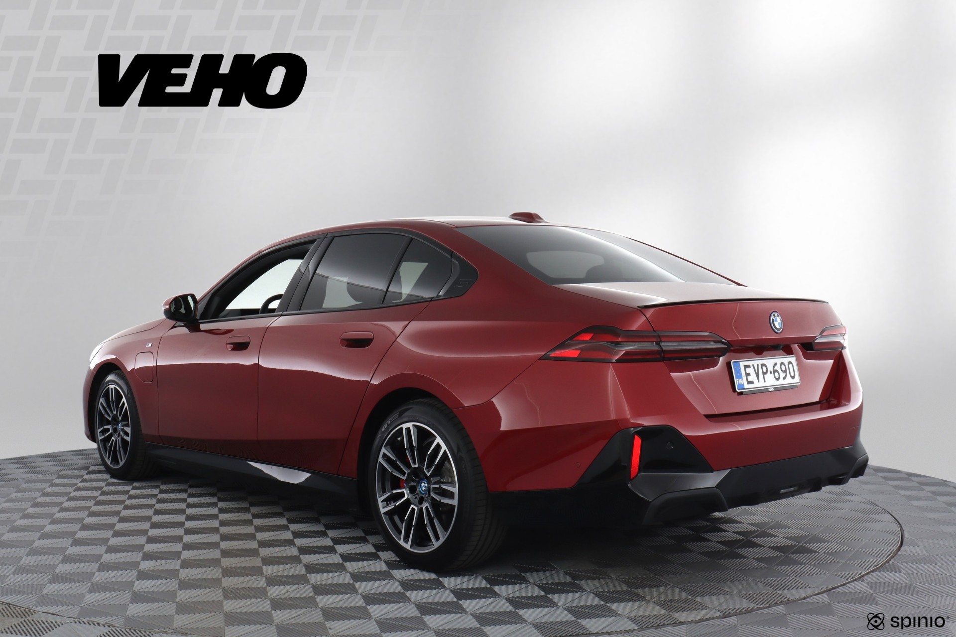 BMW 550 2024, kuva 3/35