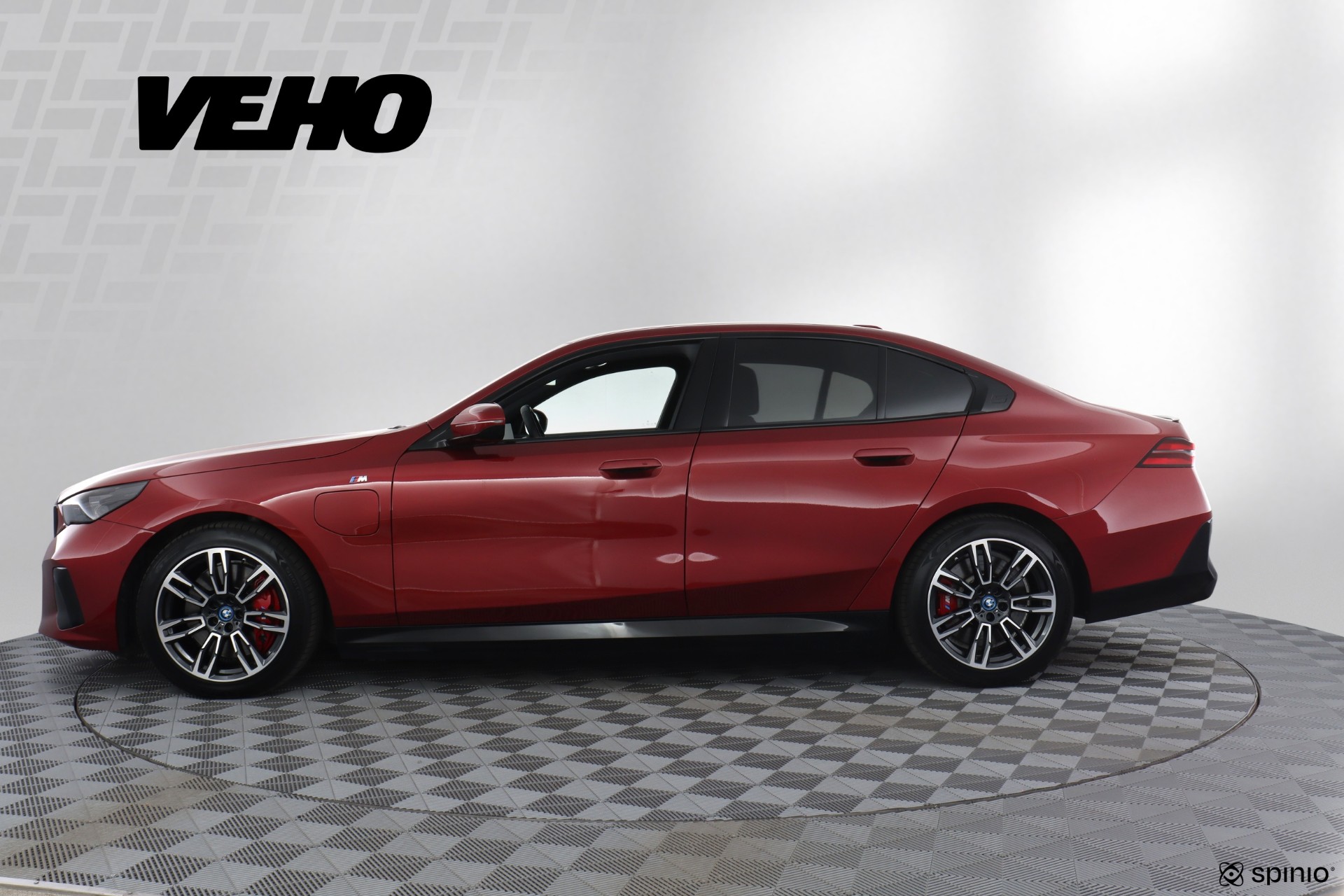 BMW 550 2024, kuva 2/35