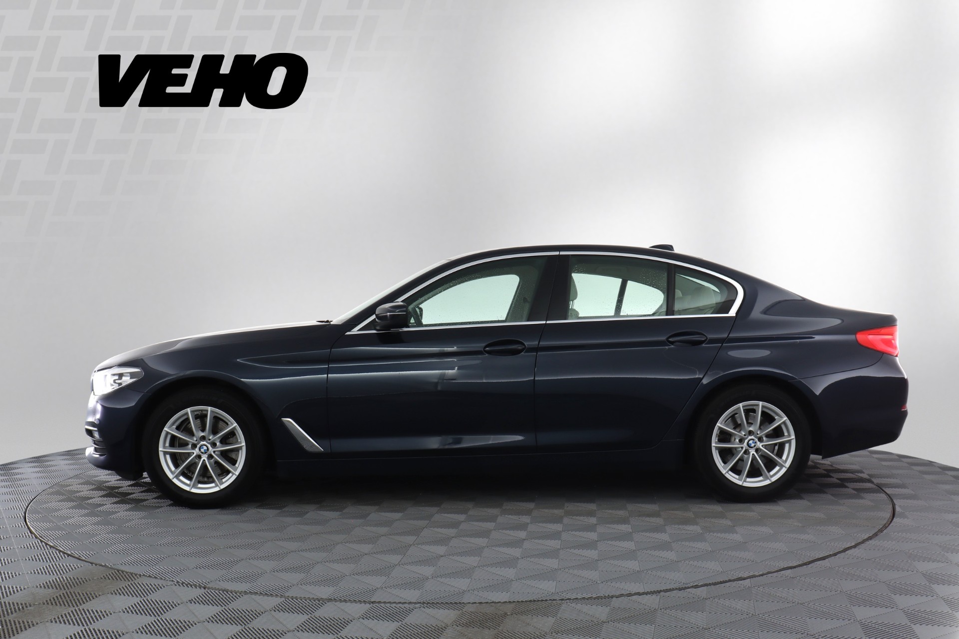BMW 520 G30 Sedan 520d A xDrive Business 2018, kuva 2/23