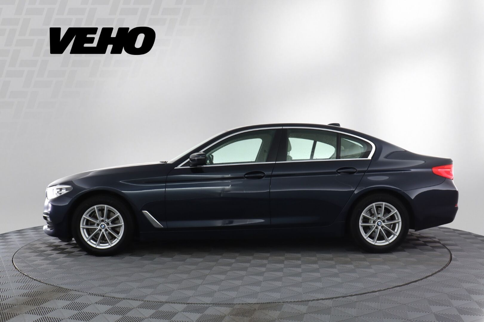BMW 520 G30 Sedan 520d A xDrive Business 2018, bild 2/23