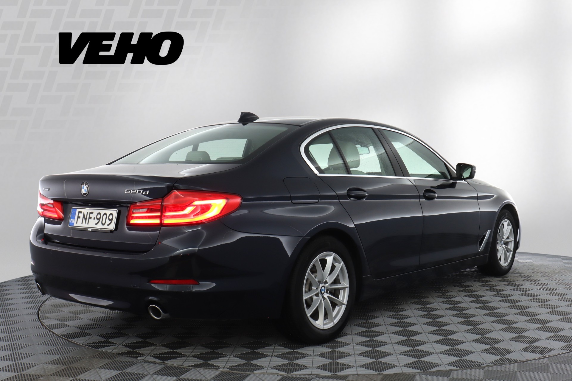 BMW 520 G30 Sedan 520d A xDrive Business 2018, kuva 4/23