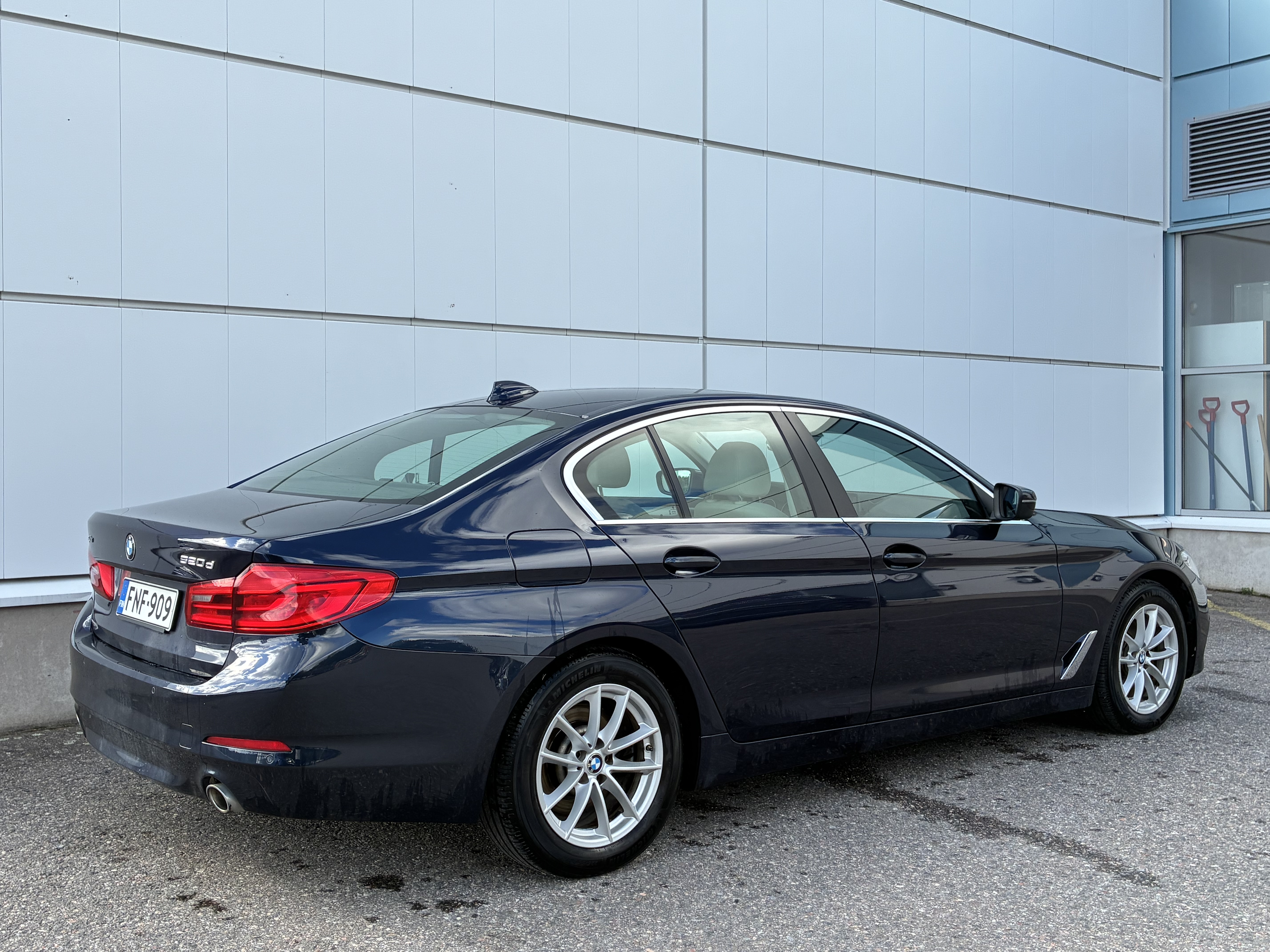 BMW 520 G30 Sedan 520d A xDrive Business 2018, photo 4/12
