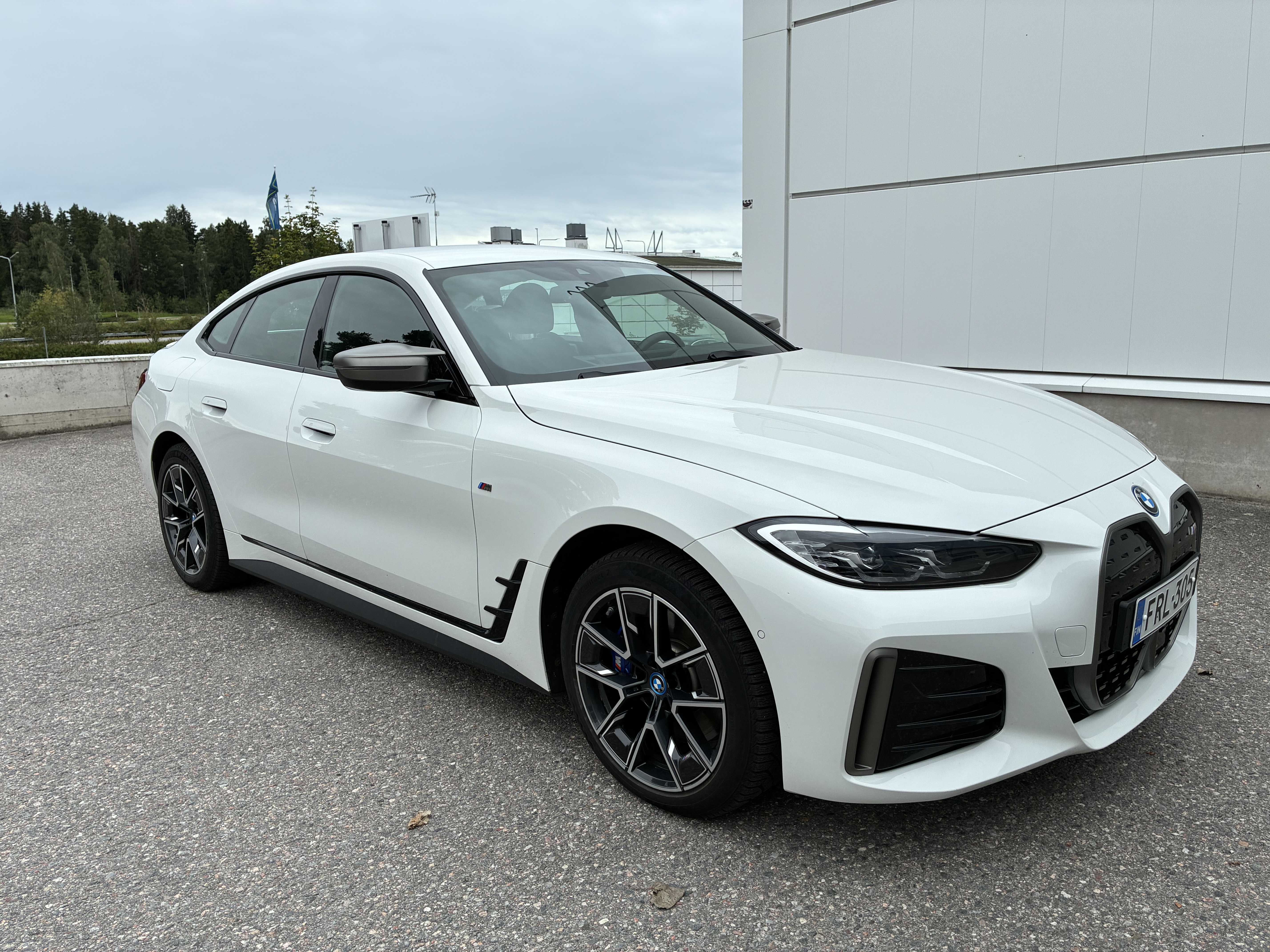 BMW i4 M50 Fully Charged 2023, photo 6/20