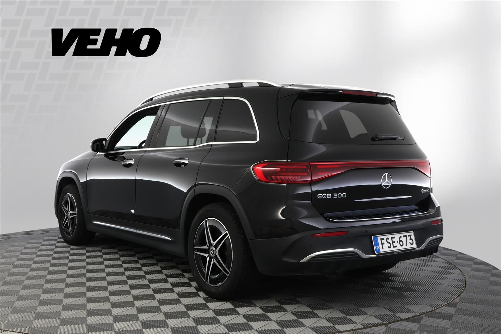 Mercedes-Benz EQB 300 4MATIC AMG 2024, kuva 3/28