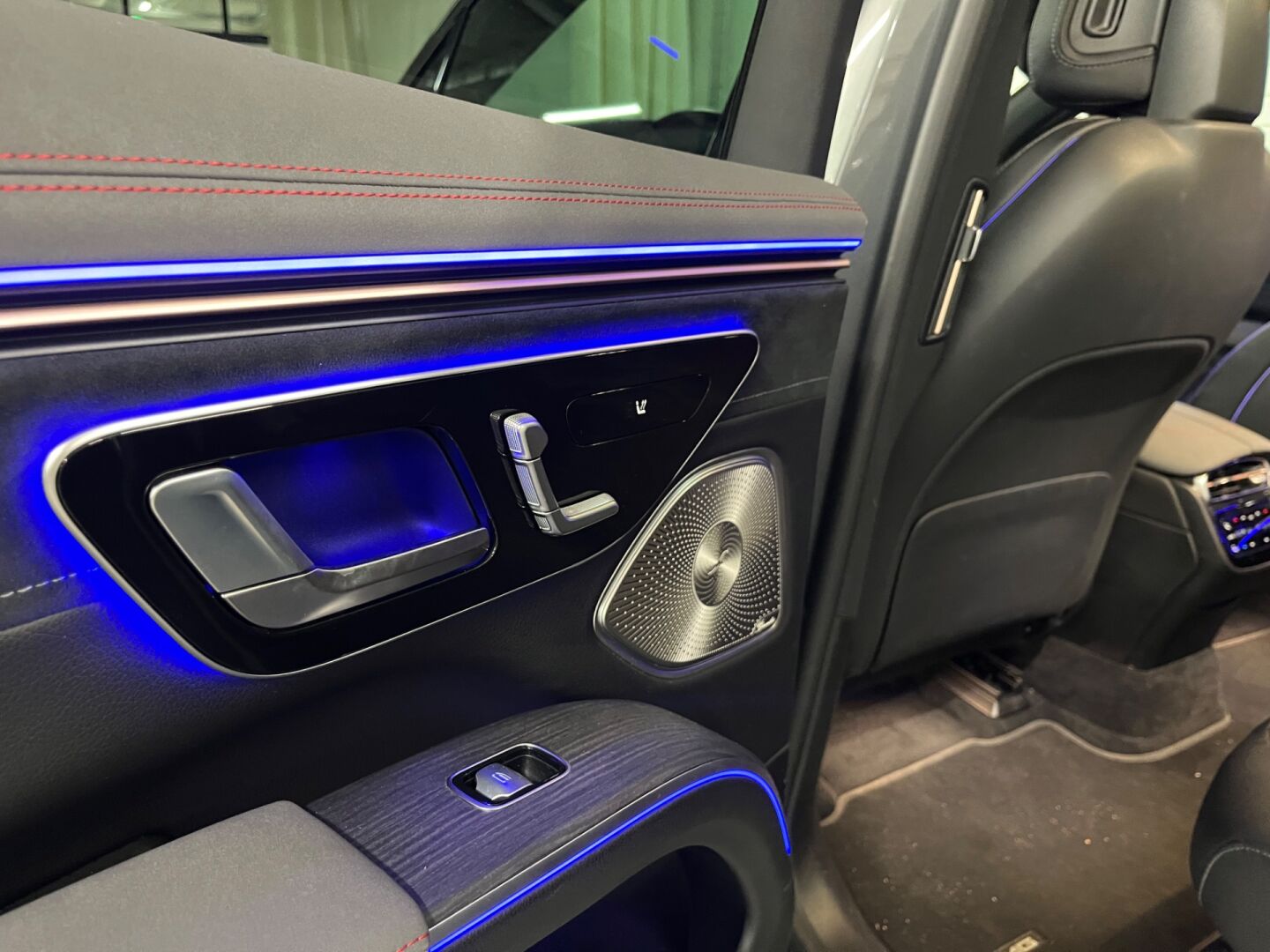 Mercedes-Benz EQS SUV 450 4MATIC AMG 2024, bild 6/9