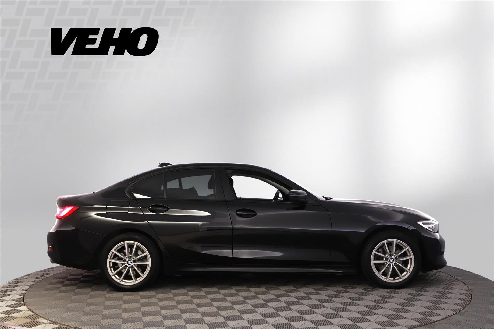 BMW 320 2021, photo 6/37