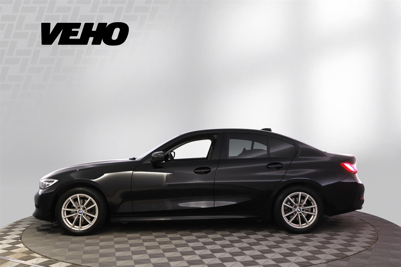 BMW 320 2021, photo 2/37