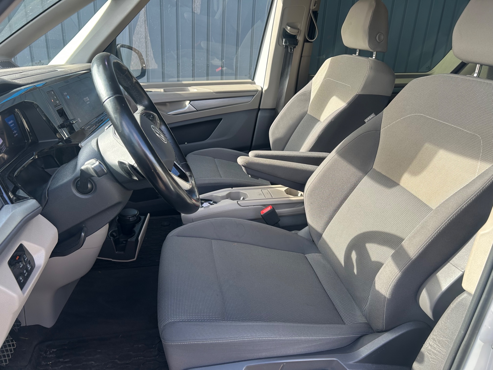 Volkswagen Multivan 2022, photo 6/12