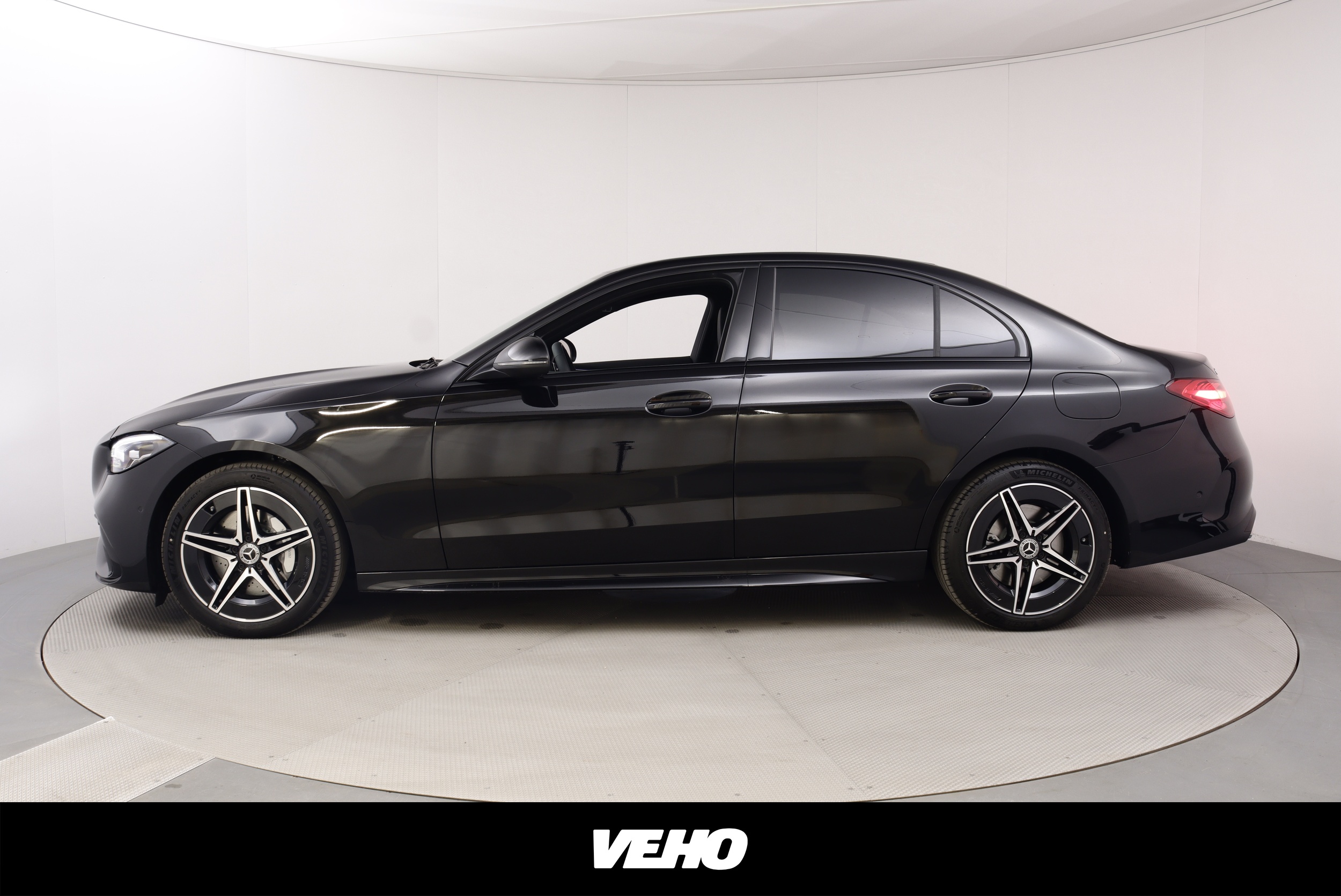 Mercedes-Benz C 300 e 4MATIC A AMG Line 2025, photo 2/28