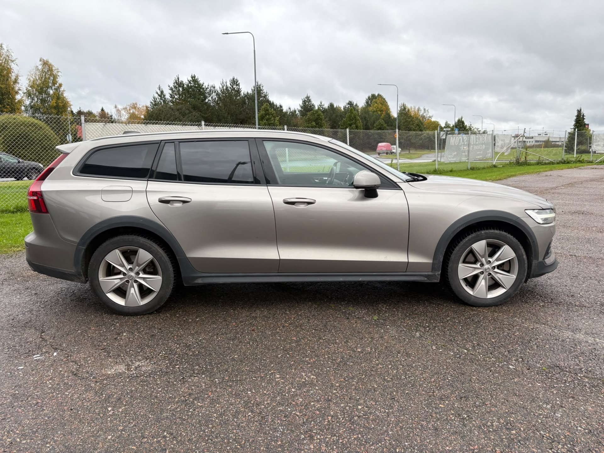 Volvo V60 Cross Country 2022, kuva 4/19