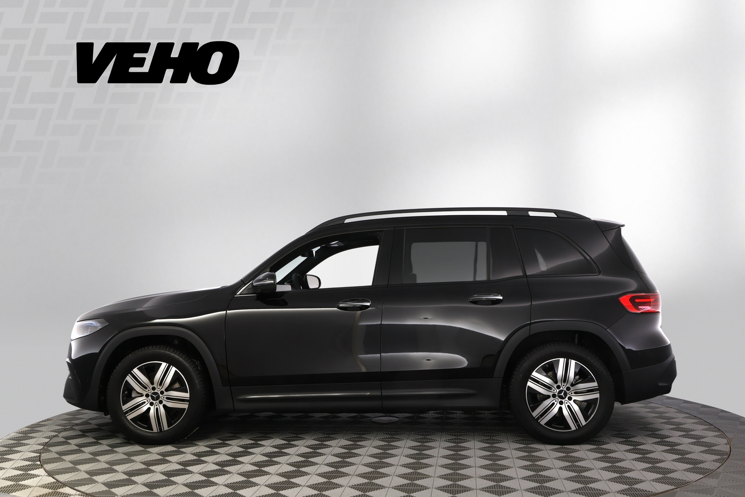 Mercedes-Benz EQB 300 4MATIC AMG Line 2025, kuva 2/36