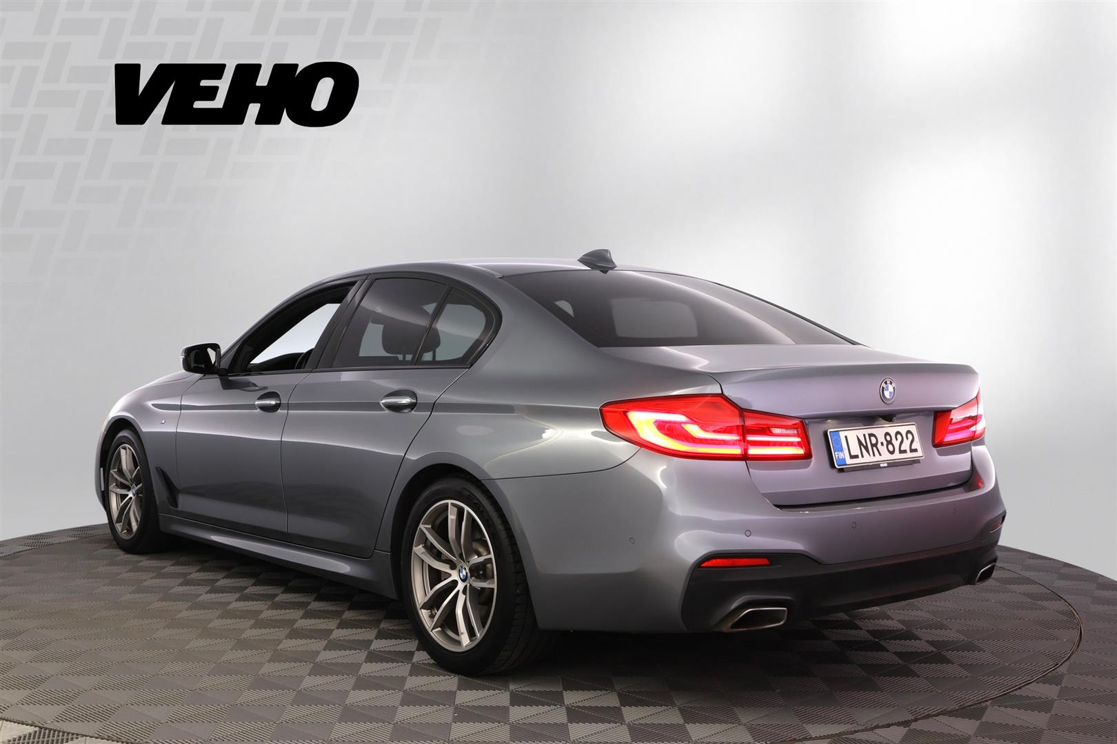 BMW 520 G30 Sedan 520d A xDrive Business 2017, kuva 3/36
