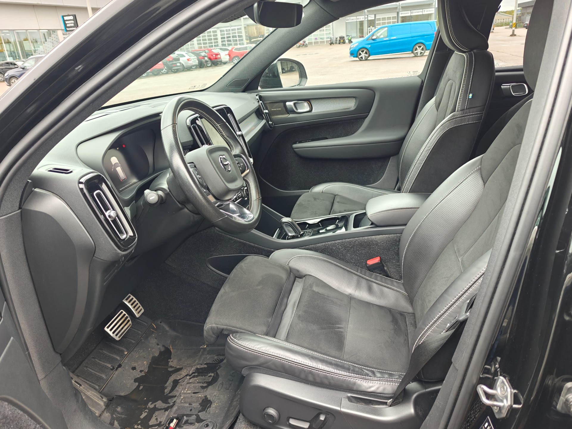 Volvo XC40 P8 AWD R-Design aut 2021, kuva 3/4