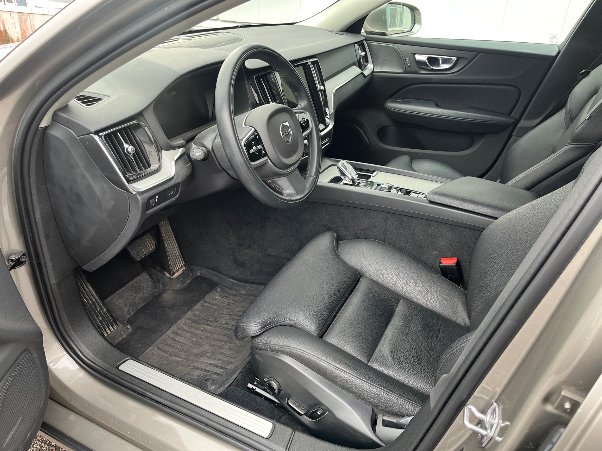 Volvo V60 2021, kuva 4/7