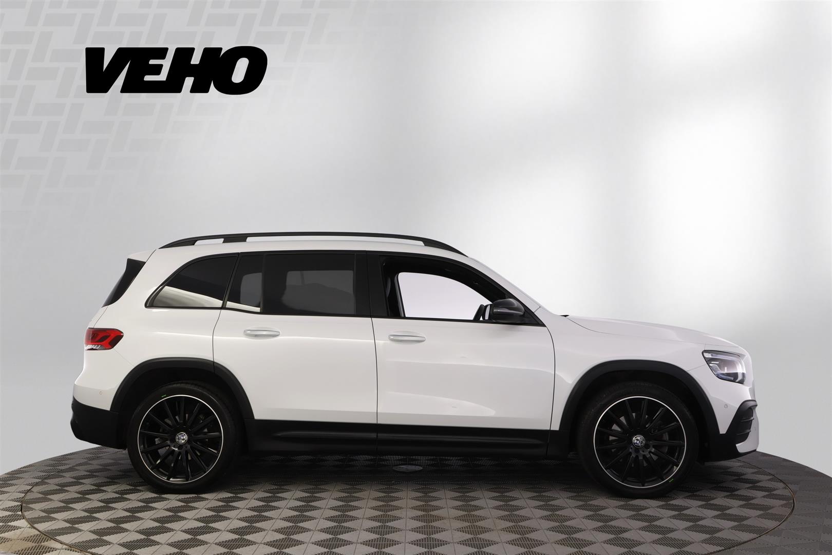 Mercedes-Benz GLB 2023, photo 6/37