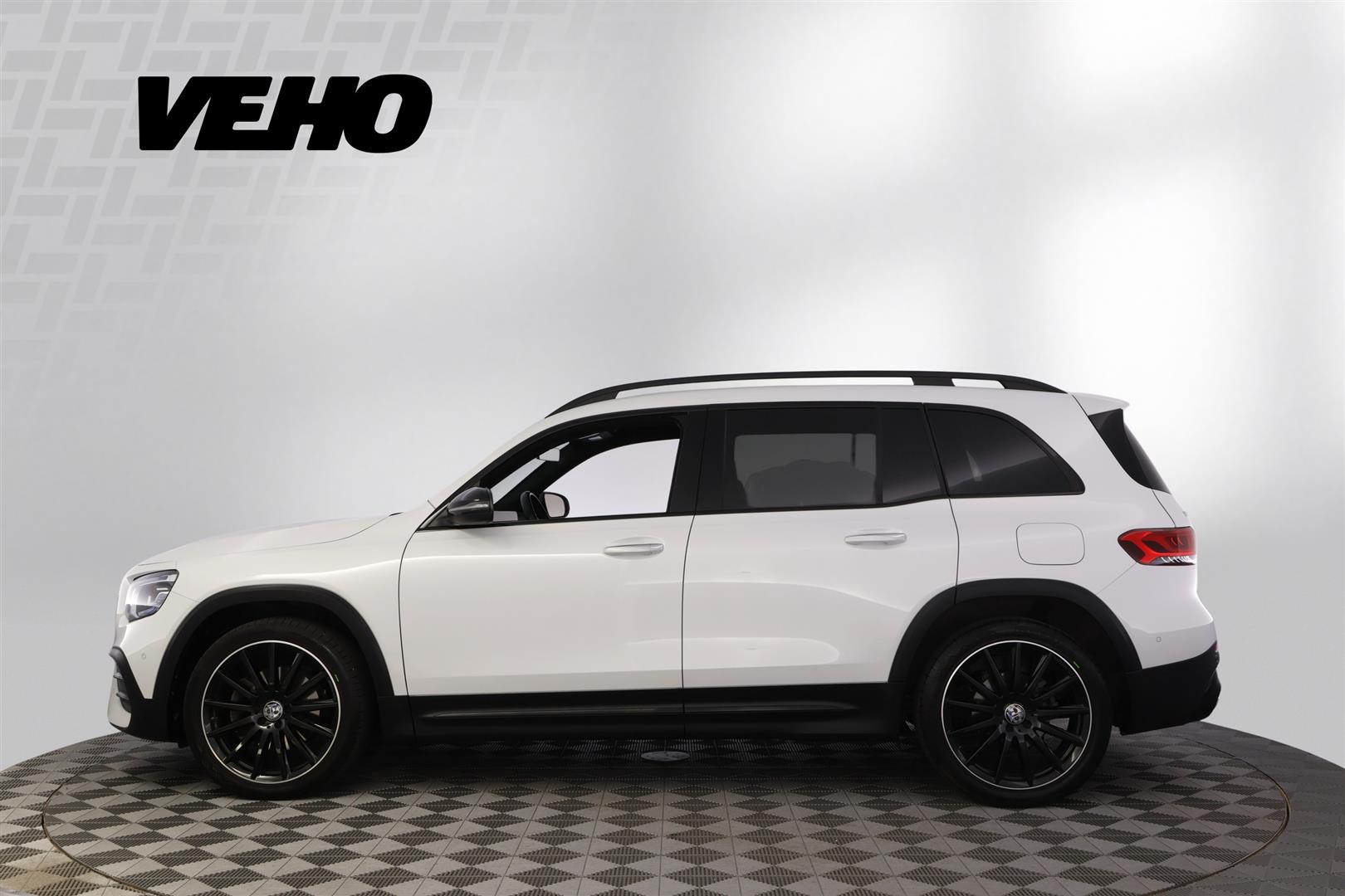 Mercedes-Benz GLB 2023, photo 2/37