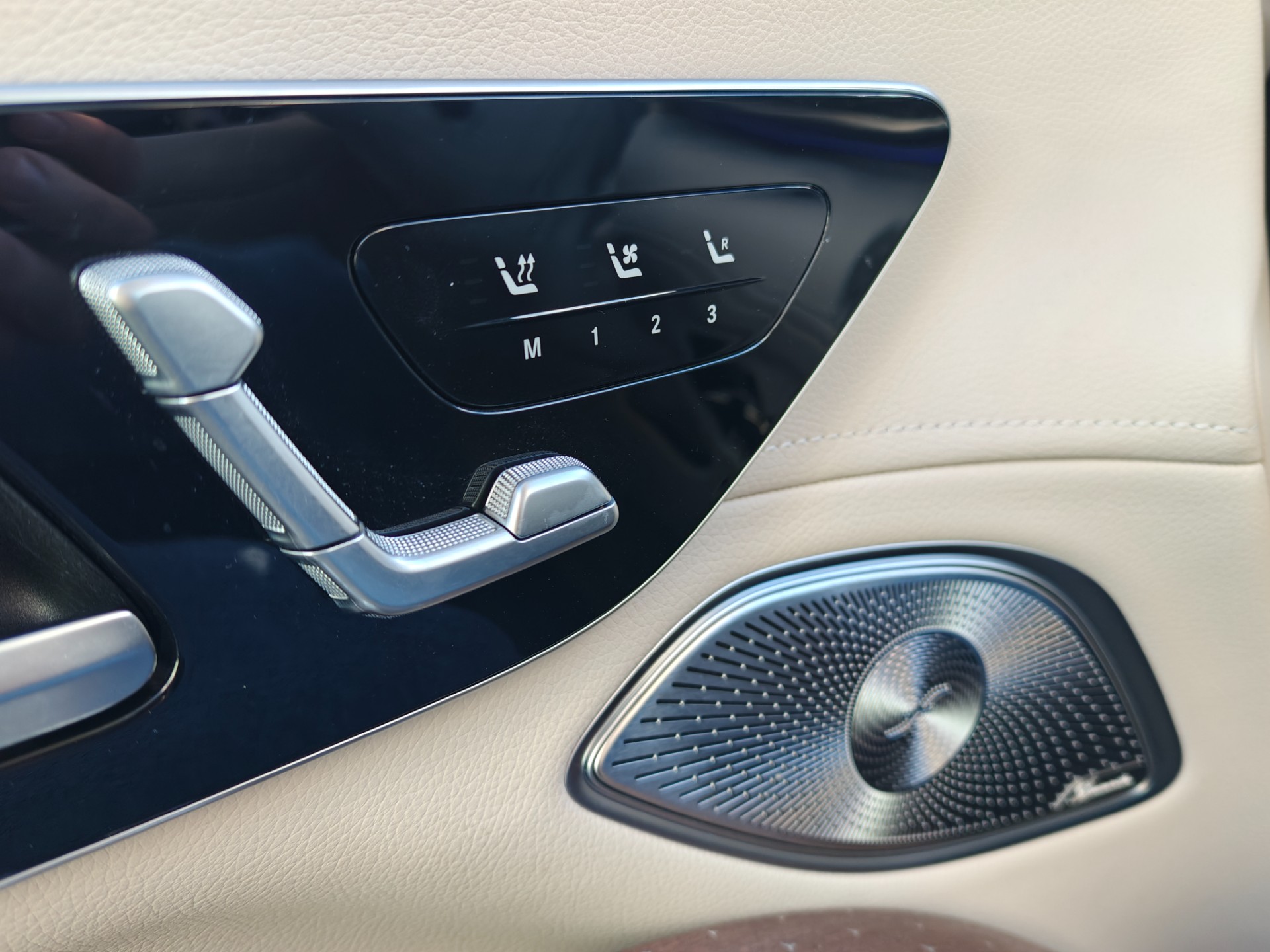 Mercedes-Benz EQS SUV 2023, photo 6/6