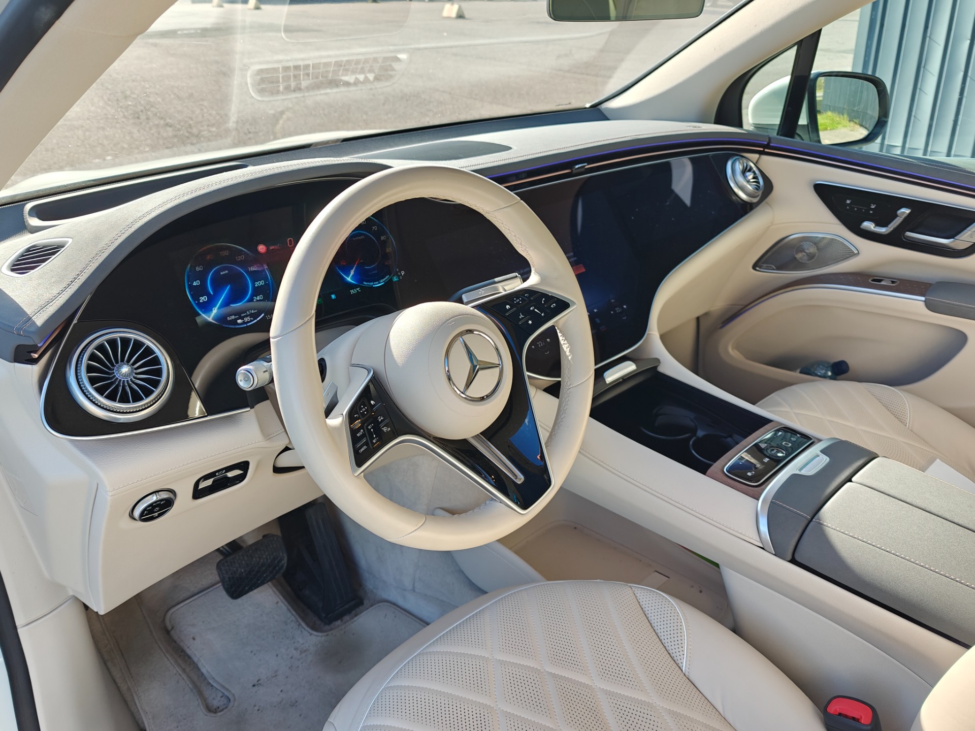 Mercedes-Benz EQS SUV 2023, photo 4/6