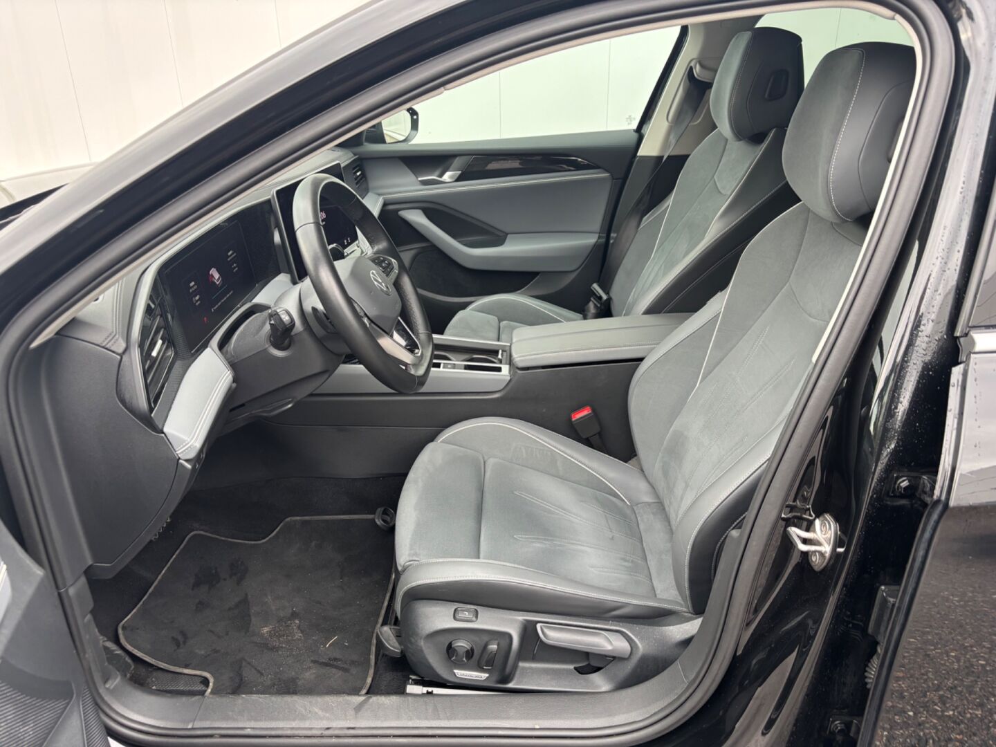 Volkswagen Passat 2024, photo 3/21