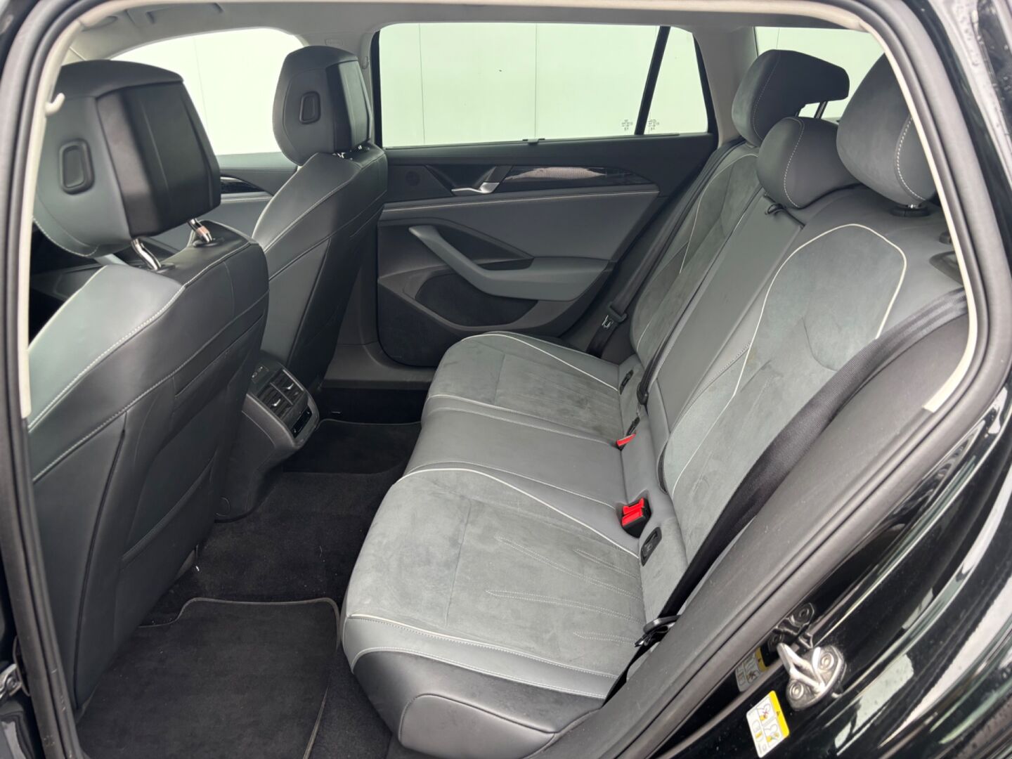 Volkswagen Passat 2024, photo 5/21