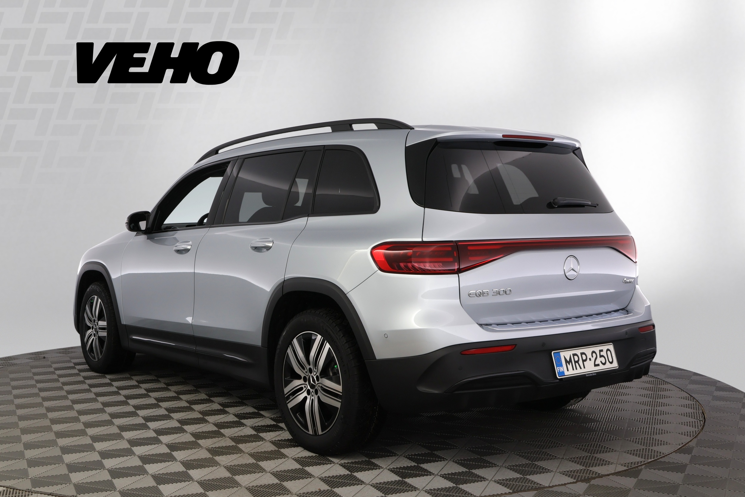 Mercedes-Benz EQB 2025, photo 3/38