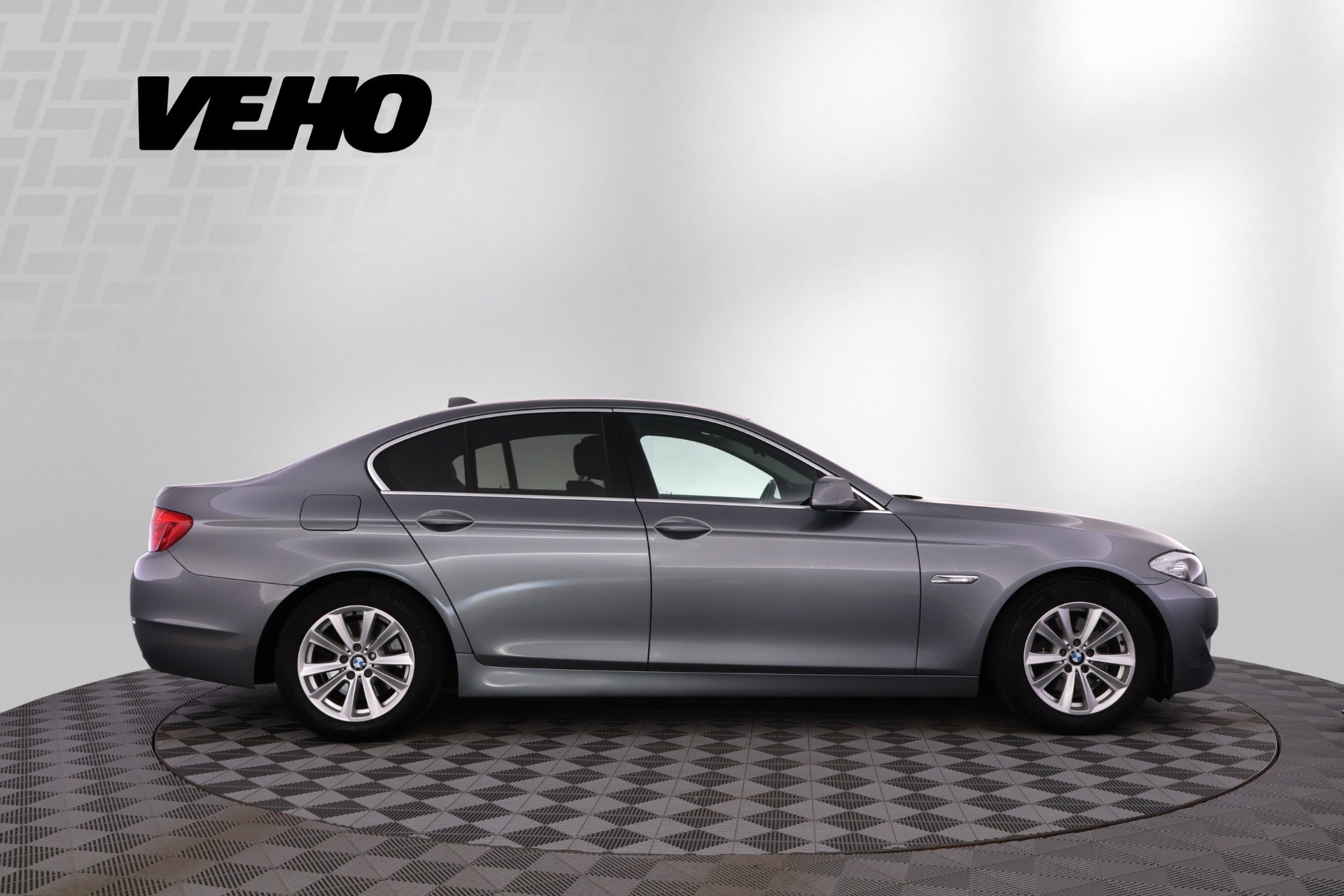 BMW 520 A F10 Sedan 2010, kuva 6/28