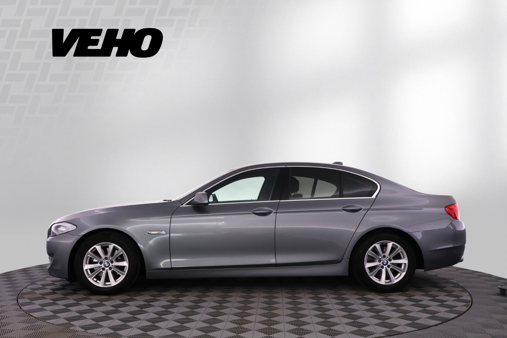 BMW 520 A F10 Sedan 2010, kuva 2/28
