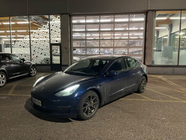 TESLA Model 3 2021