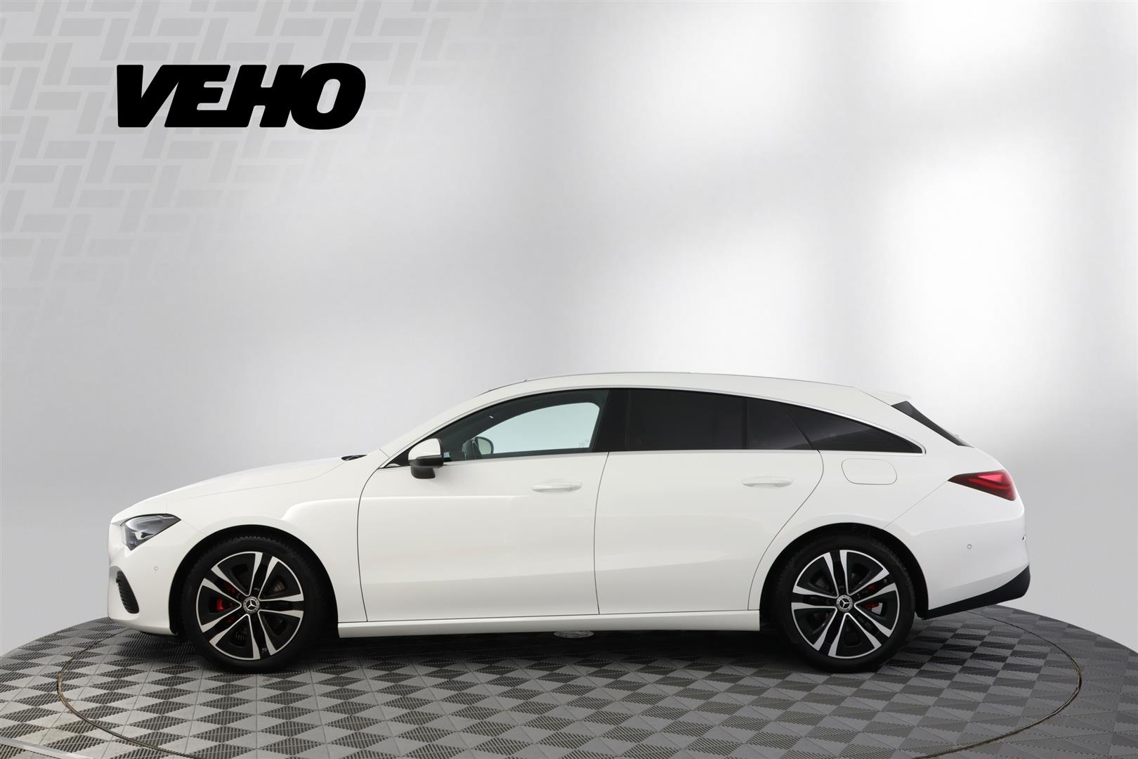 Mercedes-Benz CLA 180 A Shooting Brake 2023, photo 2/25
