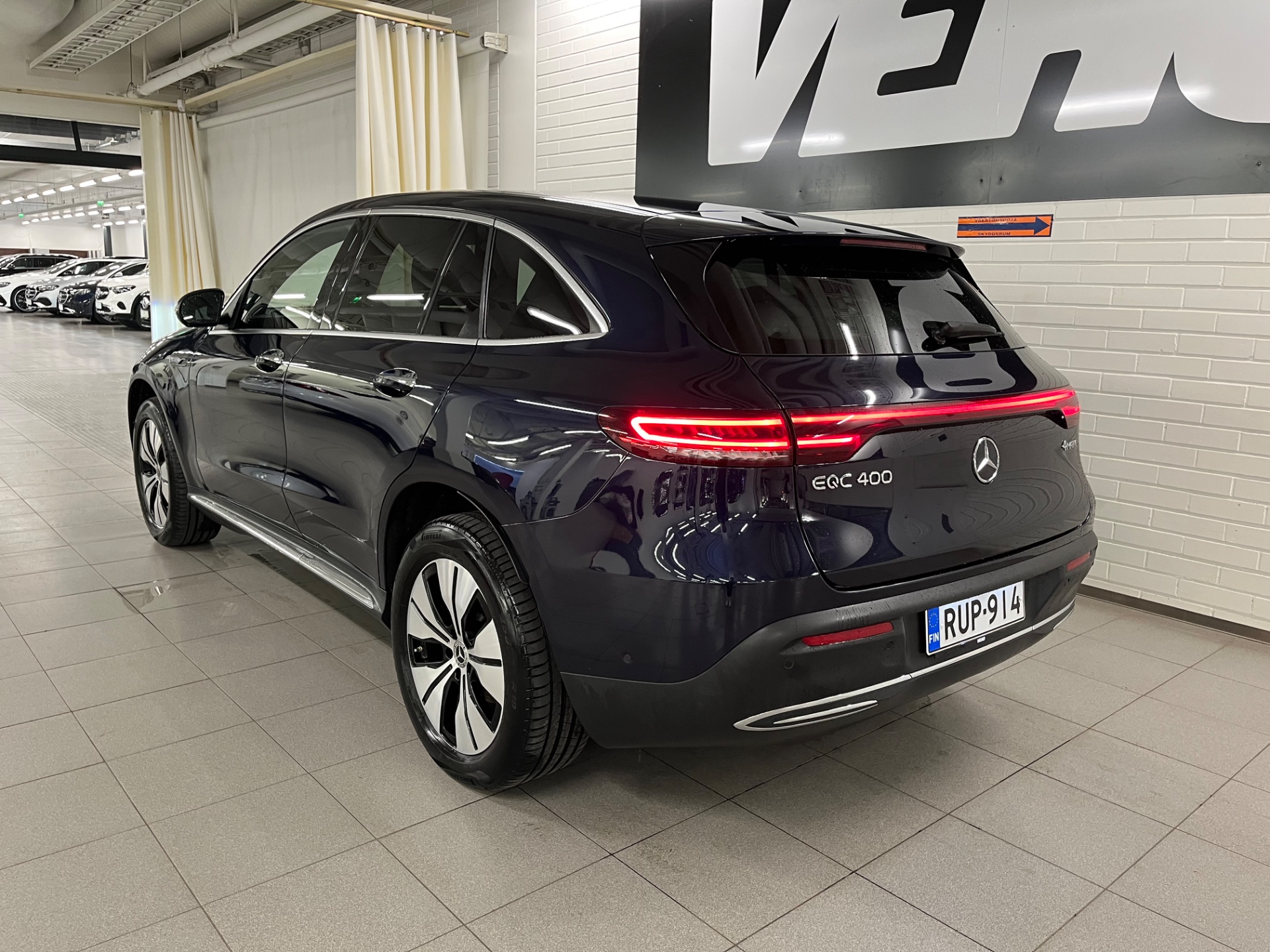 Mercedes-Benz EQC 400 4Matic 2020, photo 2/4