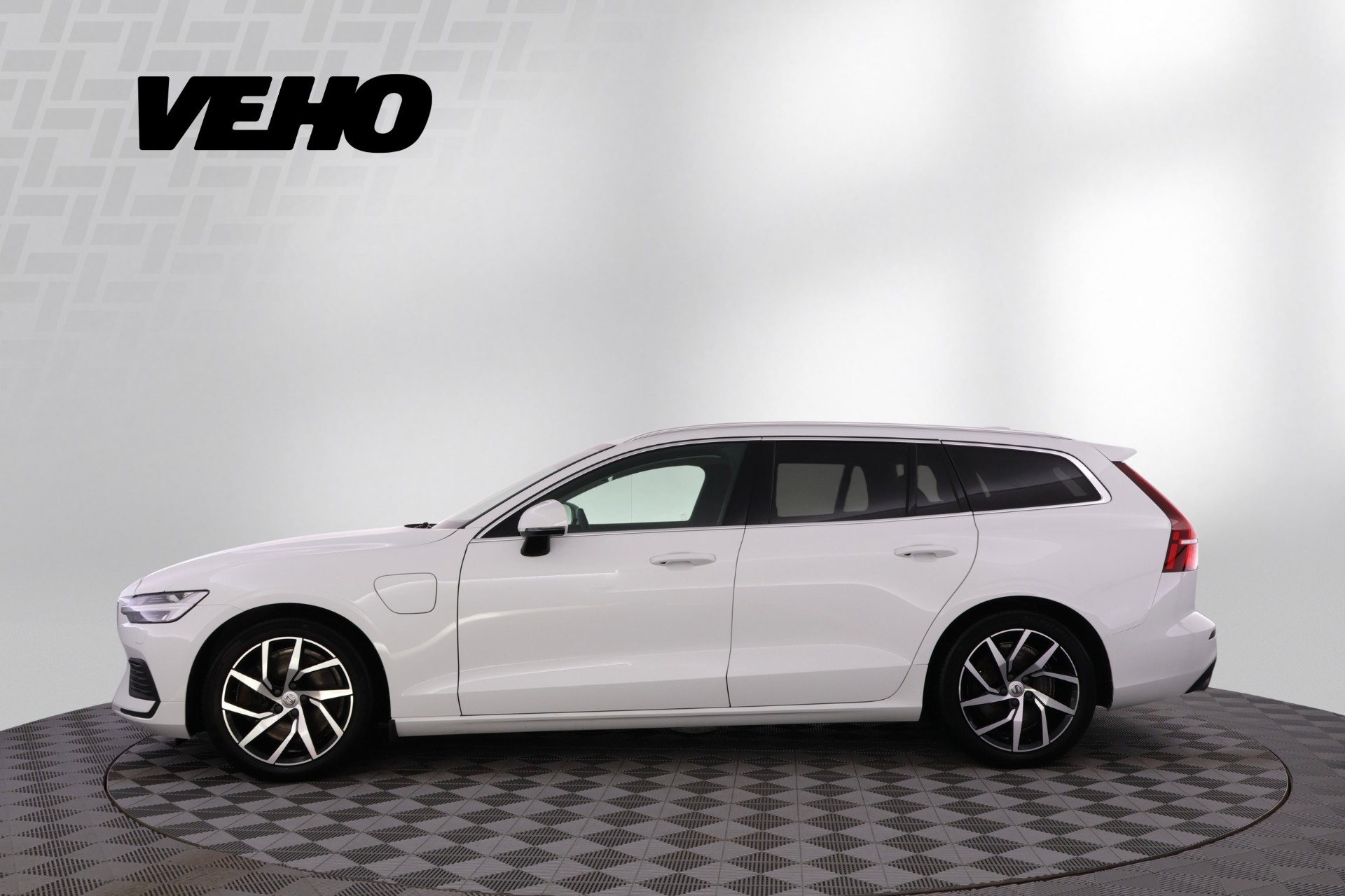 Volvo V60 T6 TwE AWD Momentum aut 2019, kuva 2/28