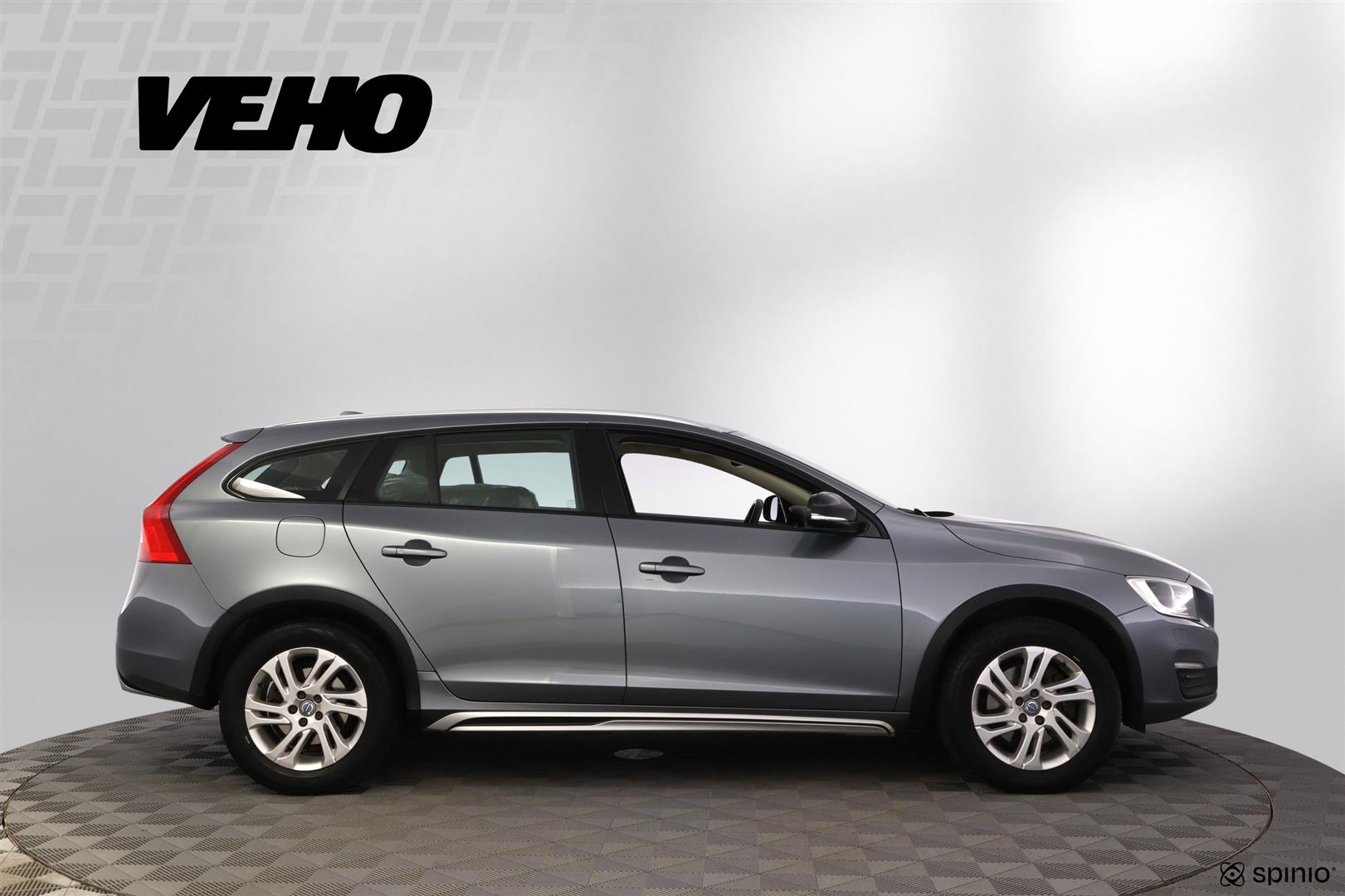 Volvo V60 Cross Country 2017, photo 6/34