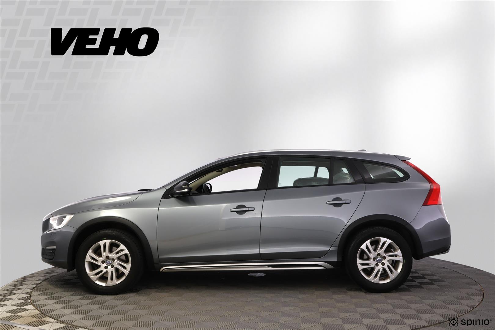 Volvo V60 Cross Country 2017, photo 2/34