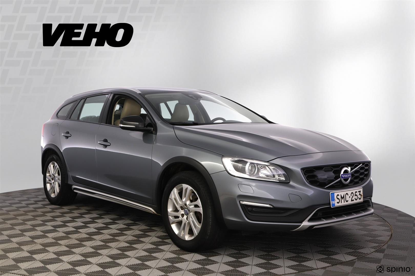 Volvo V60 Cross Country 2017, photo 7/34