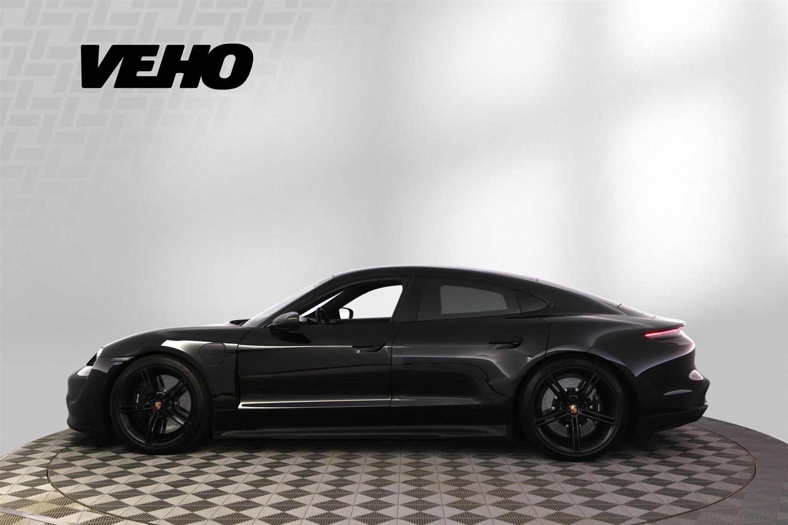 Porsche Taycan Turbo S 2020, kuva 2/39