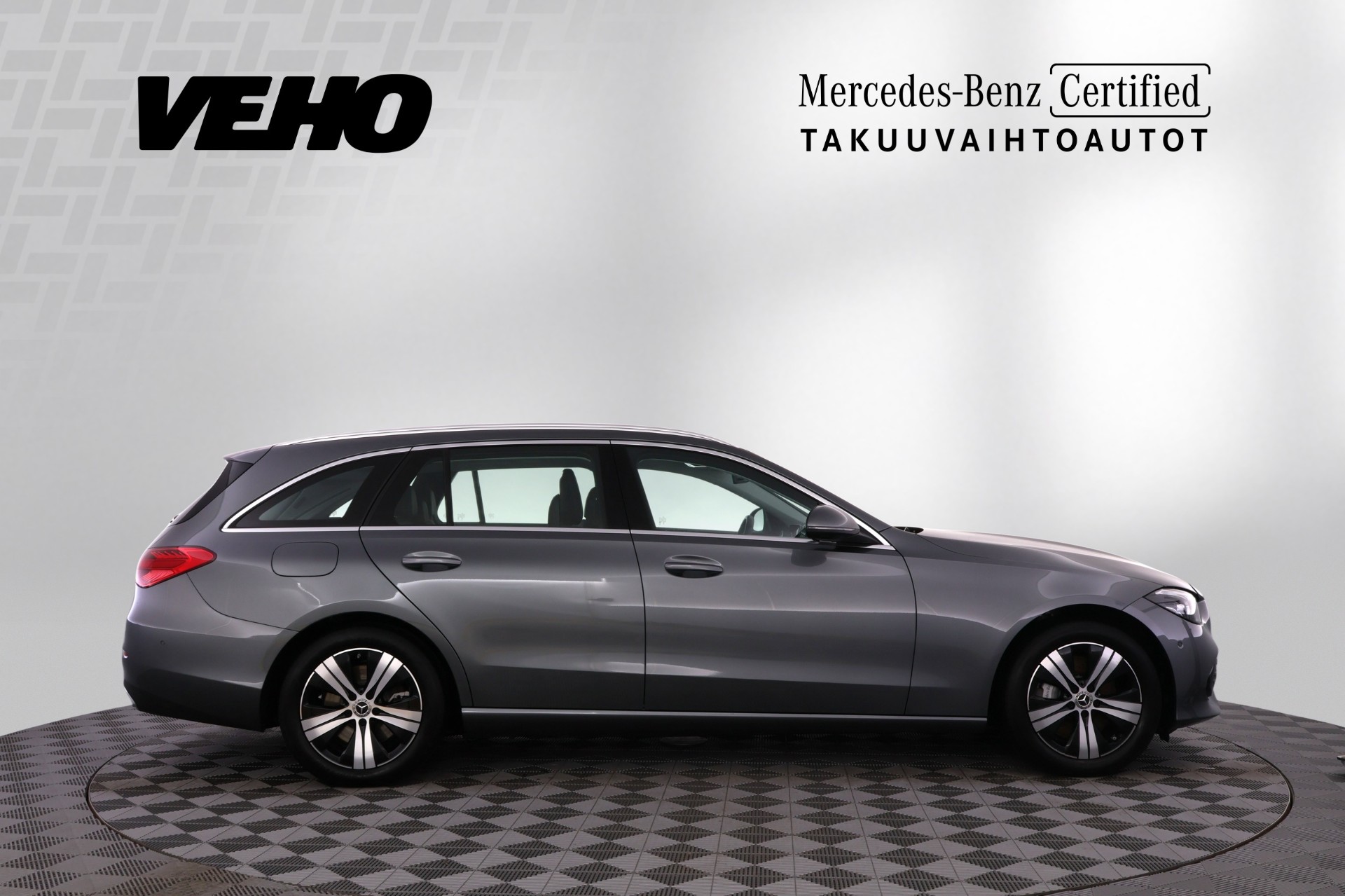 Mercedes-Benz C 300 e T A 2025, photo 6/28