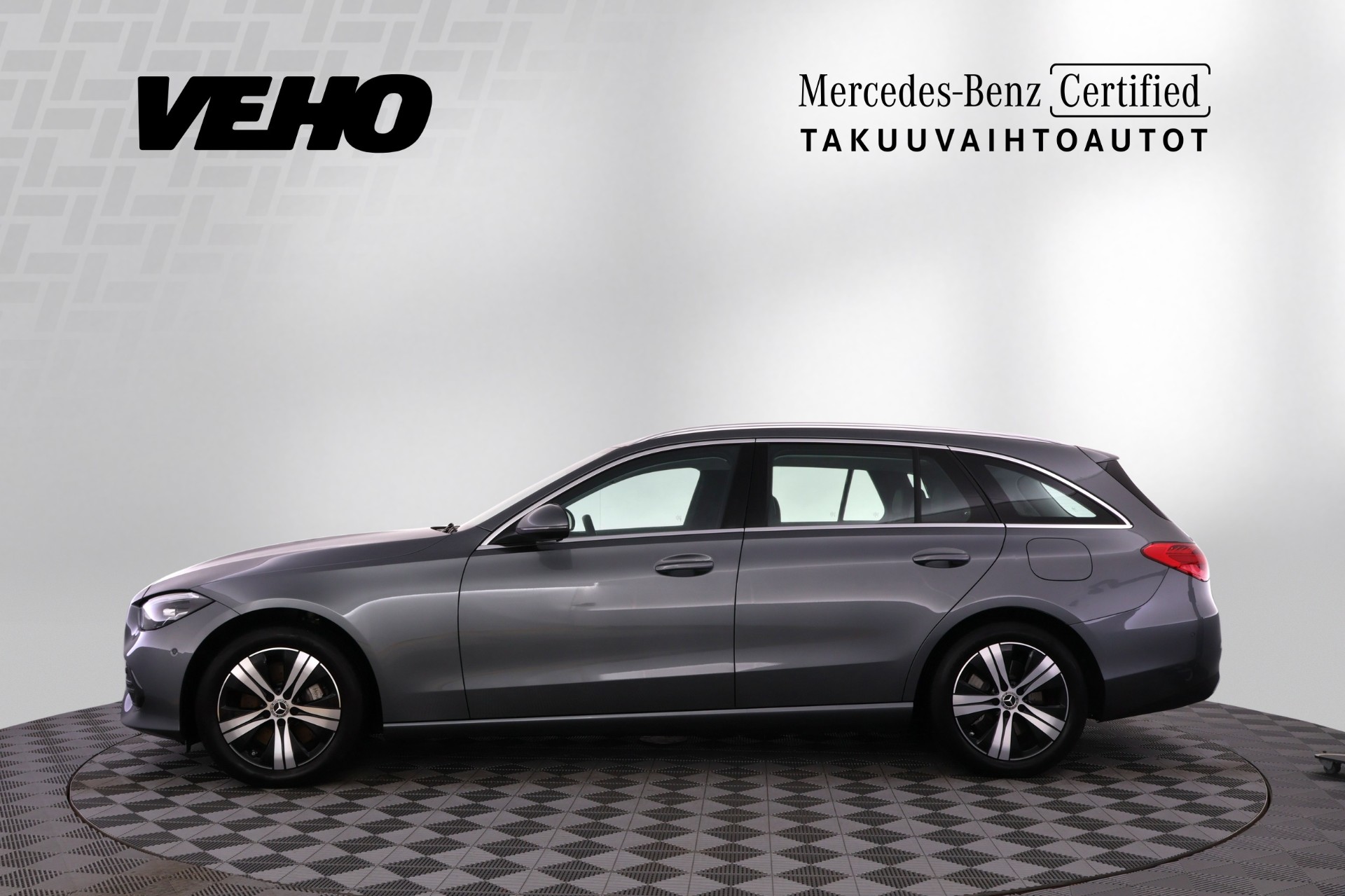 Mercedes-Benz C 300 e T A 2025, photo 2/28