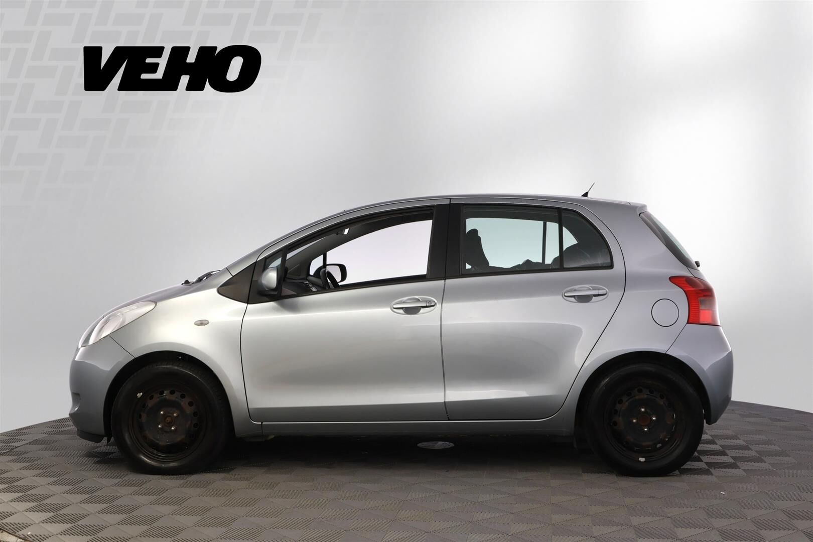 Toyota Yaris 1,3 VVT-i Linea Sol 5ov 2006, photo 2/29