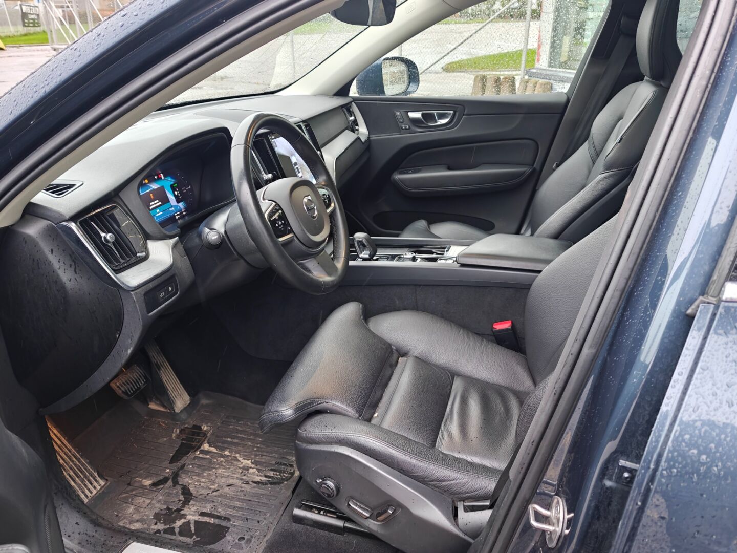 Volvo XC60 2023, photo 3/5