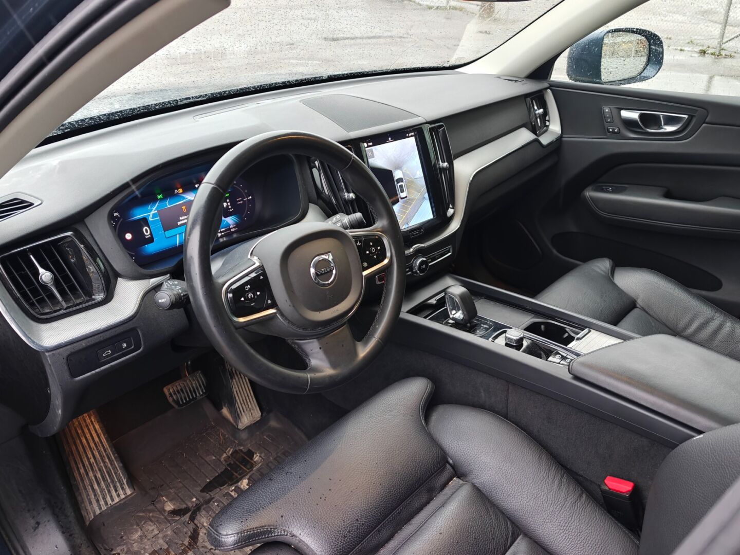 Volvo XC60 2023, photo 4/5