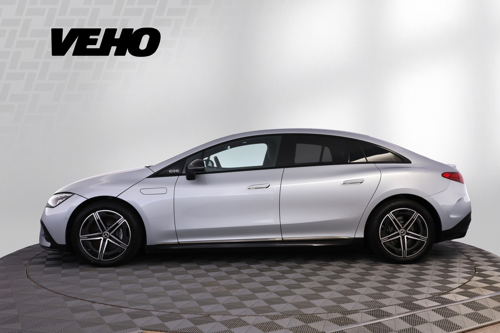 Mercedes-Benz EQE 350 4MATIC AMG 2024, kuva 2/37