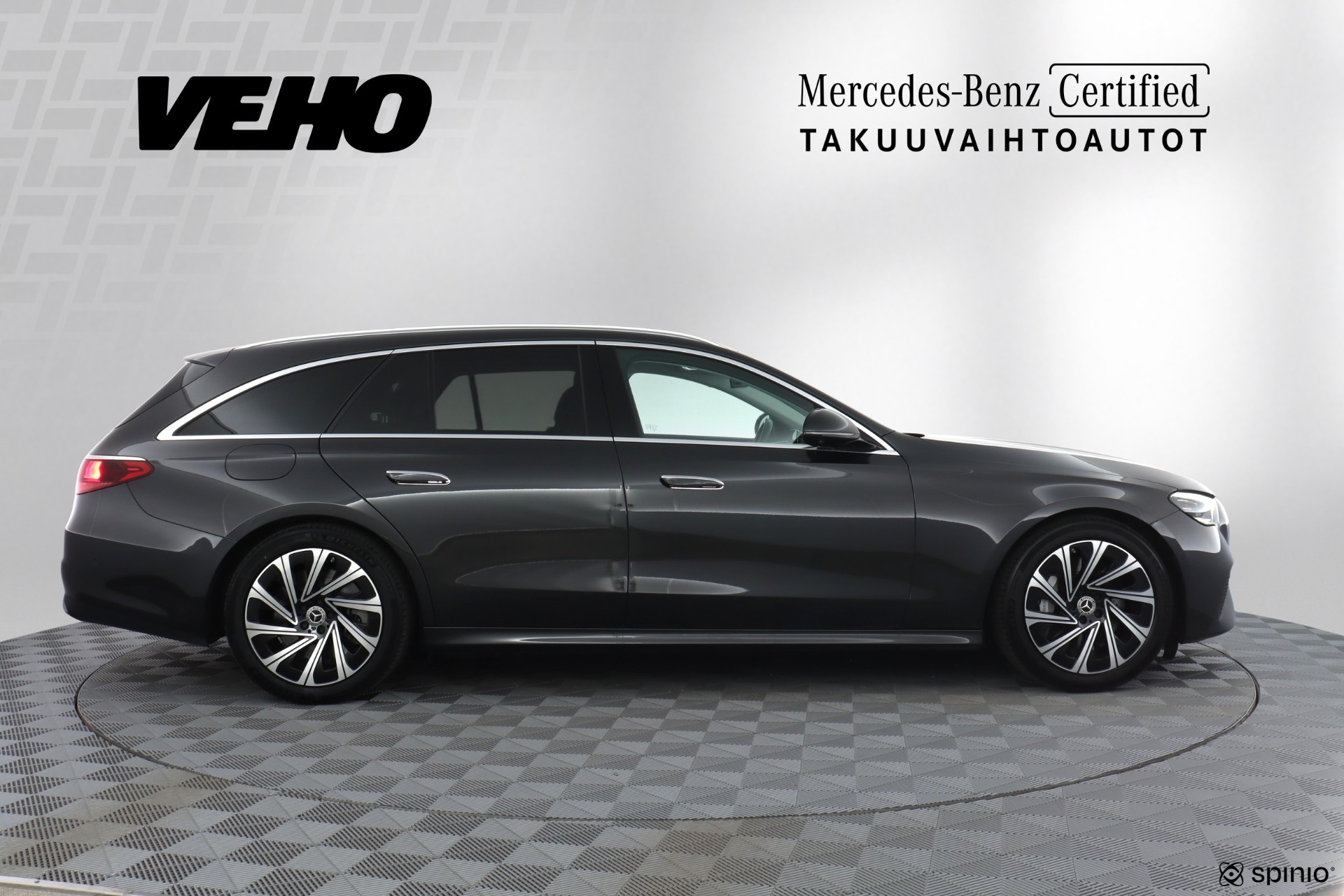 Mercedes-Benz E 300 e T A 2023, photo 6/26